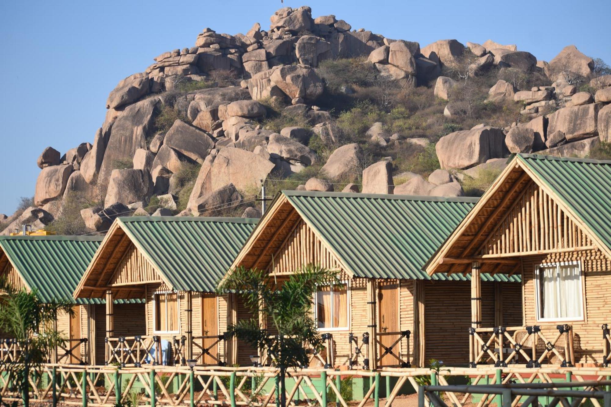 Mowgli'S Cafe Hampi & Guest House Exterior photo