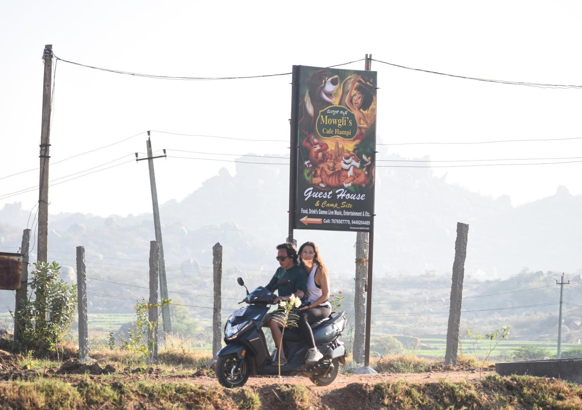 Mowgli'S Cafe Hampi & Guest House Exterior photo