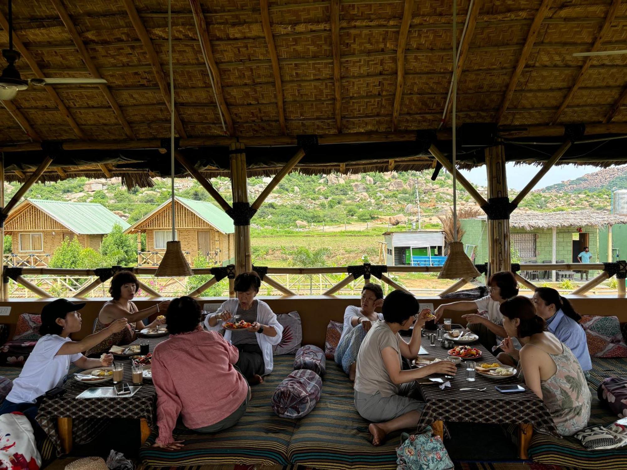 Mowgli'S Cafe Hampi & Guest House Exterior photo
