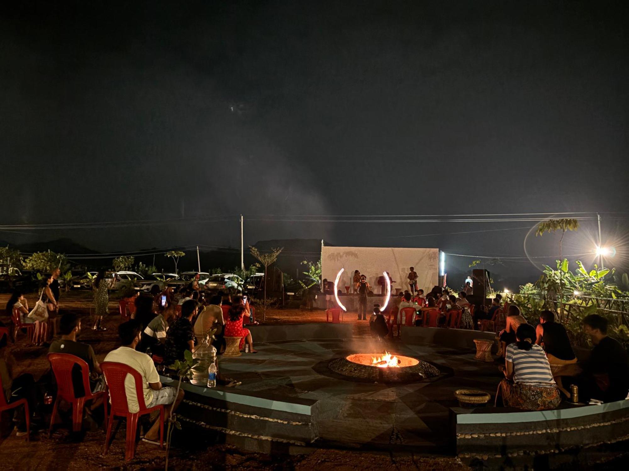 Mowgli'S Cafe Hampi & Guest House Exterior photo