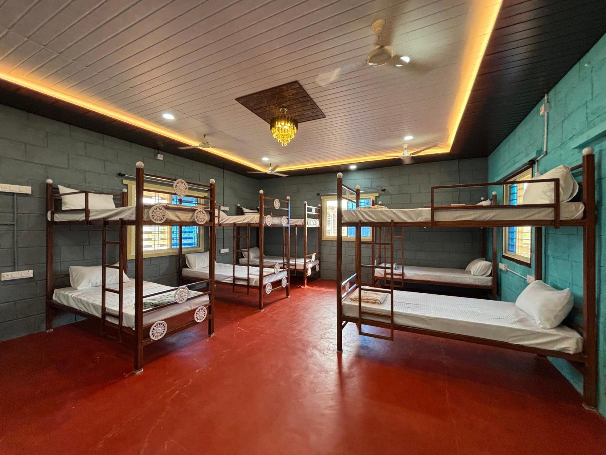 Mowgli'S Cafe Hampi & Guest House Exterior photo