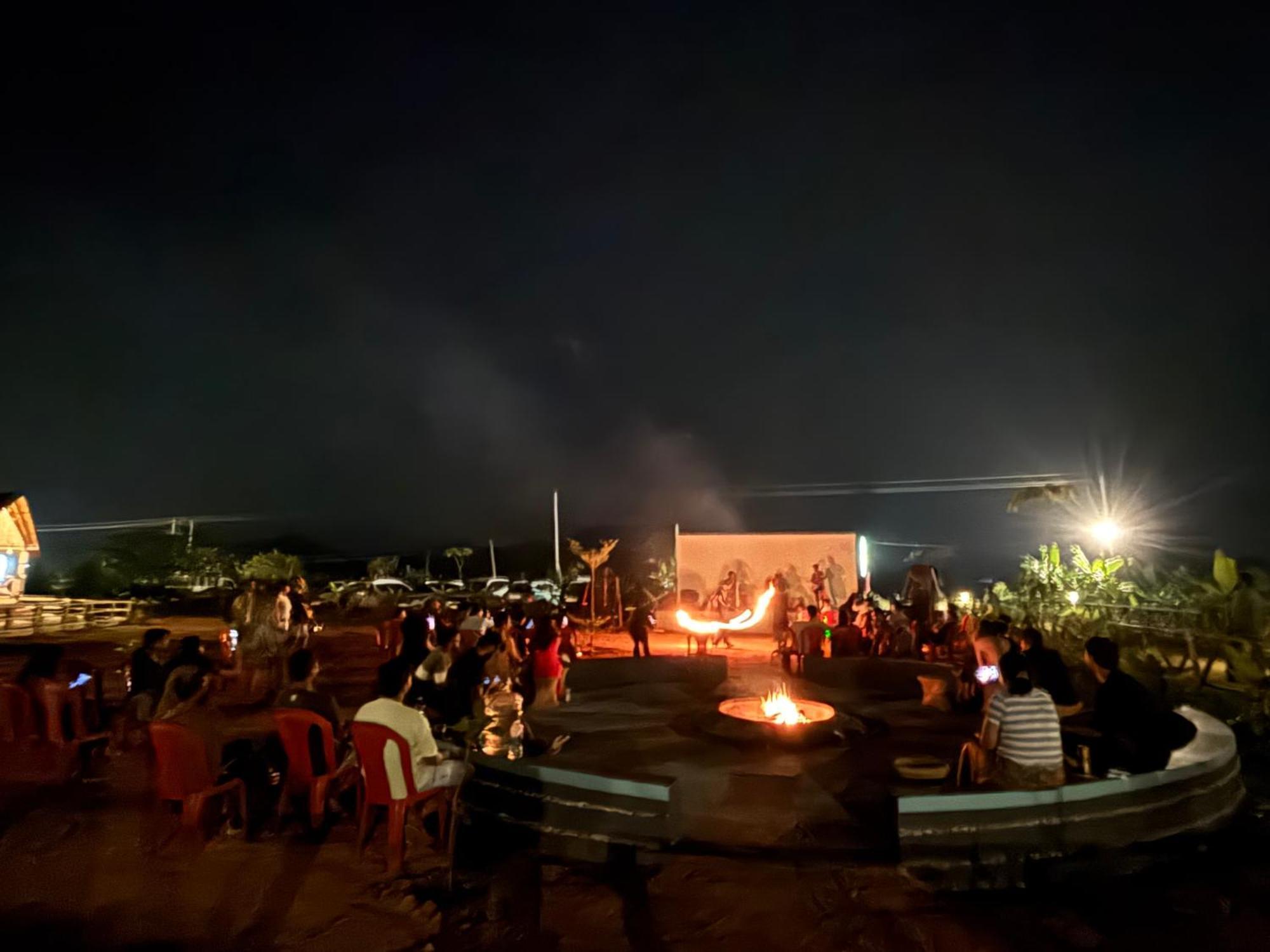 Mowgli'S Cafe Hampi & Guest House Exterior photo