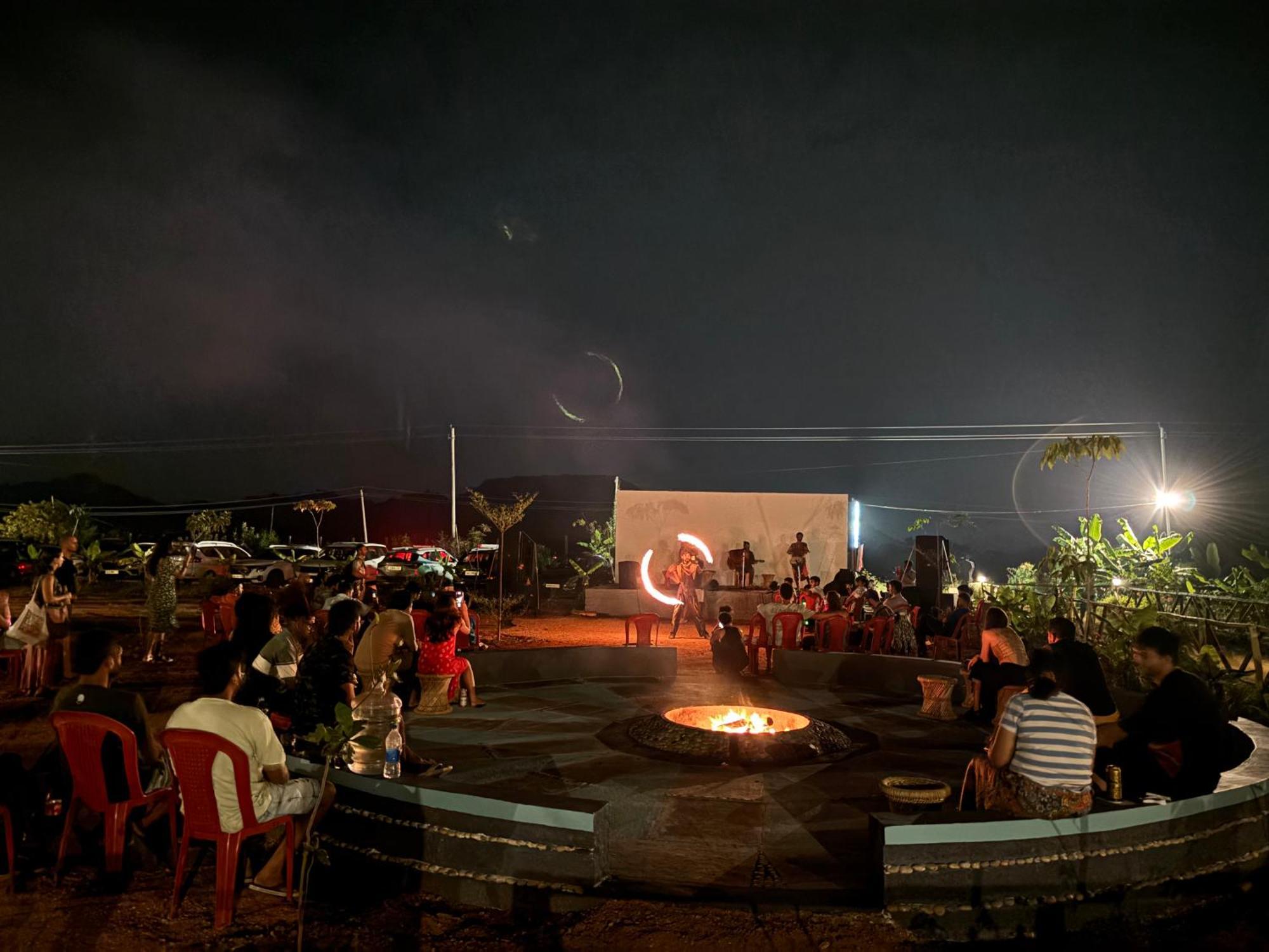 Mowgli'S Cafe Hampi & Guest House Exterior photo